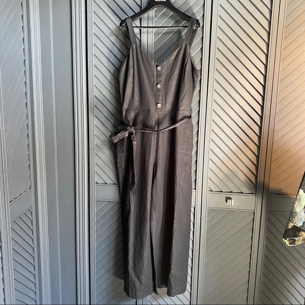 BNWT Gap linen cropped jumpsuit .